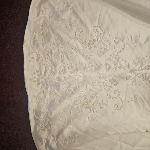 NWT Sample Demetrios White Wedding Dress Size 10 - Picture 4 of 9